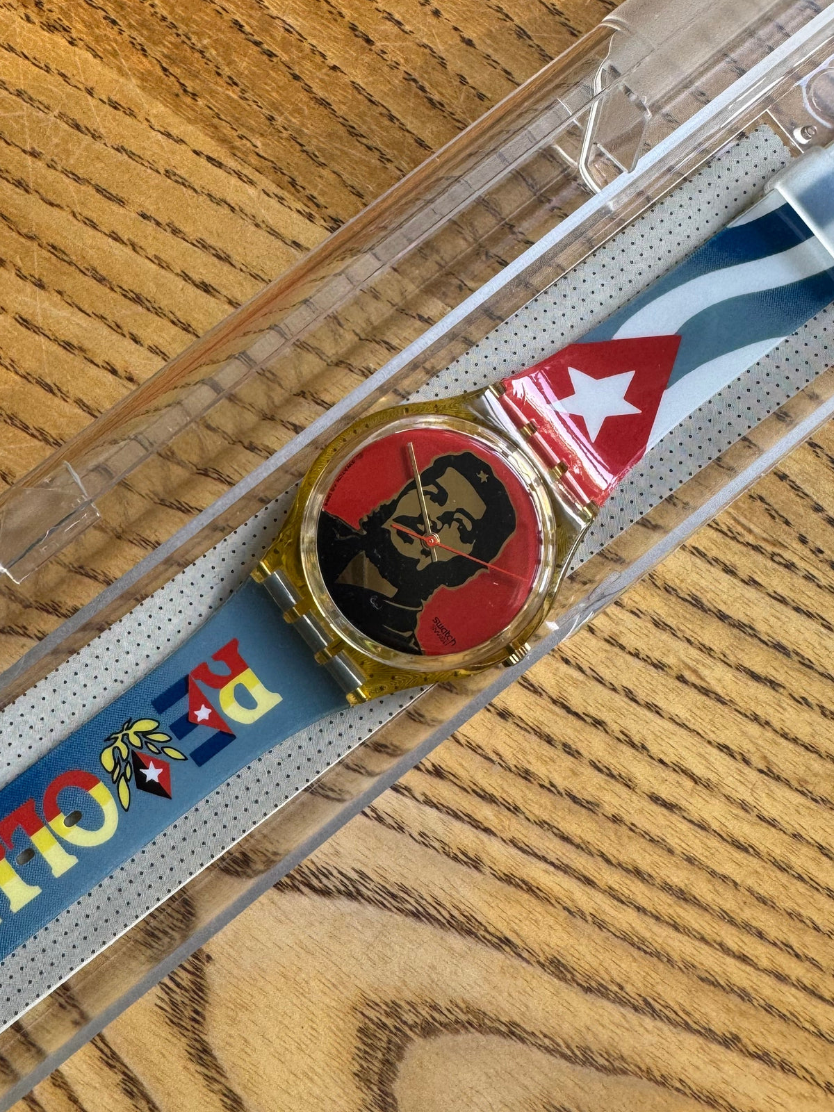 Swatch 'To Che' GJ115 watch