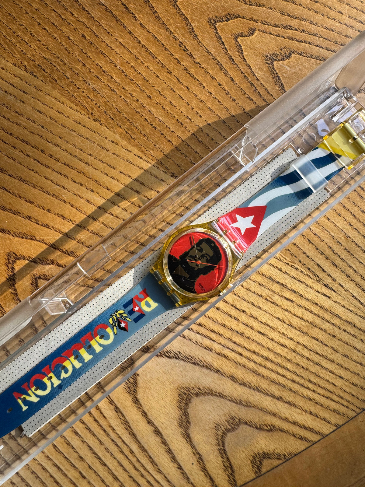 Swatch 'To Che' GJ115 watch