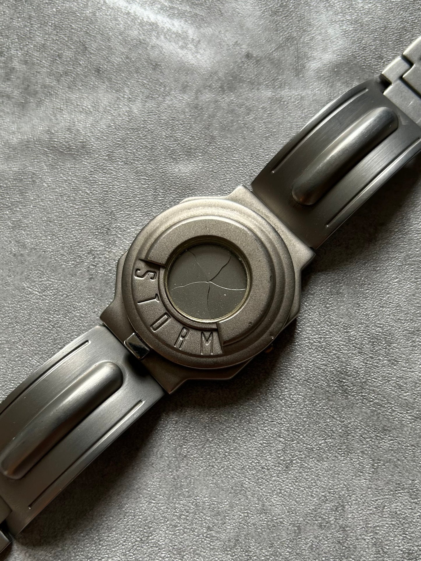 Y2K Storm camera Shutter watch